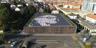 Fotovoltaika v barvě terracotty v historickém centru nebo v bílé pro design