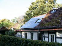 Sdílení elektřiny z chaty do paneláku funguje. Ten zbytek ale vázne