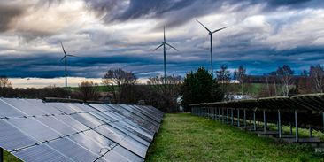 Stanjura střílí vedle, útoky na fotovoltaiku vládě nové voliče nepřinesou