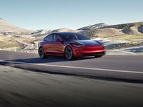 Nová Tesla zvládne Chorvatsko na jedno nabití. Poslední překážka Čechům padla