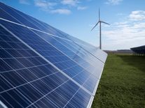 První vlaštovka PPA solárního byznysu v Česku: Desetiletá smlouva umožní výstavbu 37megawattové elektrárny