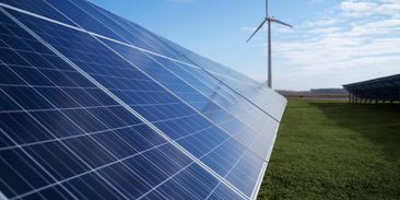 První vlaštovka PPA solárního byznysu v Česku: Desetiletá smlouva umožní výstavbu 37megawattové elektrárny