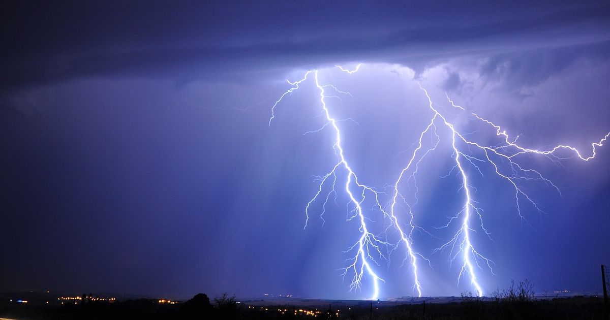 Jak ochránit fotovoltaiku před bouřkou? Rozhodující je kvalita panelů i dobré pojištění