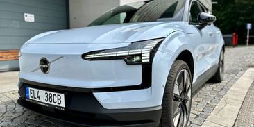 Malý velký svalovec. Elektrické Volvo EX30 nadchne závodníky i mladé rodiny