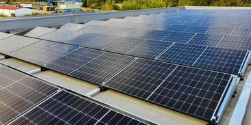 Firmy rekordně investují do vlastních fotovoltaických elektráren. I bez dotací