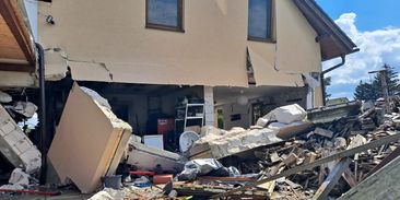 Kutilství se nevyplácí: Výbuch domu v Šonově způsobily plyny unikající z podomácku vyrobené baterie