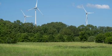Týden v OZE: Pokles uhlí, stagnující emise i politické střety o klima