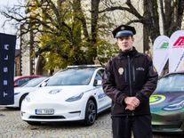 Táborští strážníci místo Octavie pořídili Teslu. Elektromobilita už jim ušetřila stovky tisíc korun