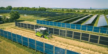 Vídeň „pěstuje“ solární energii přímo na obilném poli