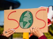 Vědci zveřejnili, kdo šíří nepravdy o klimatu. Upozorňují i na ODS, Klause a think-tanky