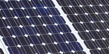 Revoluce ve fotovoltaice s českou stopou: Vědci vyvíjejí ekologické solární články