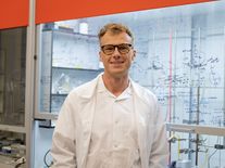 Začalo to strachem z budoucnosti. Dnes jeho videa sledují desetitisíce lidí