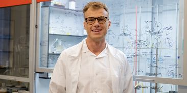 Začalo to strachem z budoucnosti. Dnes jeho videa sledují desetitisíce lidí