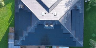 Je fotovoltaika skutečně udržitelná? Jak náročná je jejich výroba?