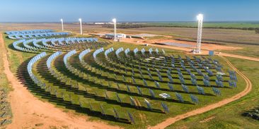 Češi mají podíl v unikátní solární elektrárně v Austrálii. Vyrábí elektřinu i teplo zároveň