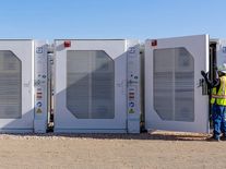 Zájem o baterie stoupá. Jenže 99 procent z nich se nikdy k síti nepřipojí