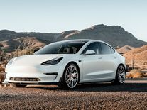 Obří výhoda elektromobilů: Tesla zvládla 70 tisíc kilometrů bez servisu, ušetřil jsem 110 tisíc korun, říká majitel