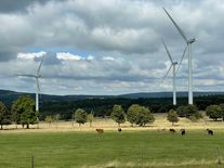 Krajské volby rozhodnou i o větrných a solárních parcích. Kandidáti se jim ale vyhýbají