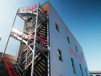 Tady se blackoutu nebojí. Stroje v přibyslavské Neufe chrání fotovoltaika a baterie