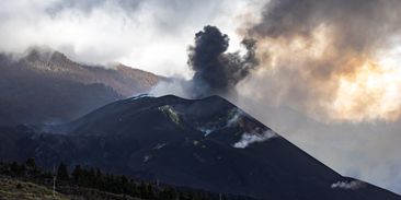 Ze Santorini kvůli zemětřesením prchli už skoro všichni místní. Nervózní jsou i na Tenerife